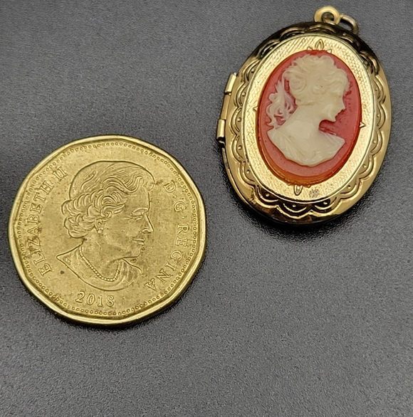Vintage Gold Tone Cameo Locket *READ* - Picture 12 of 12